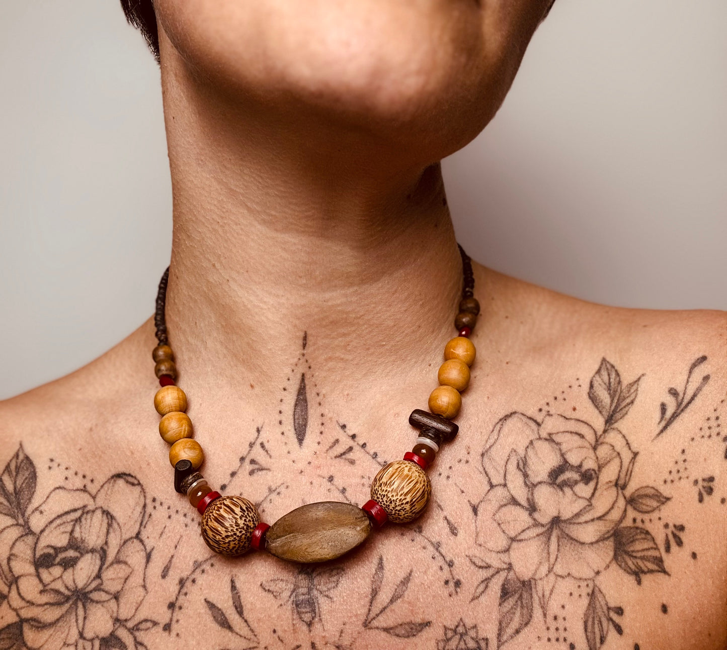 Collier artisanal « Bois & graines naturelles »