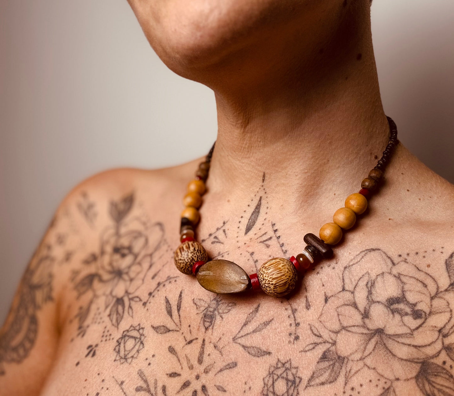 Collier artisanal « Bois & graines naturelles »